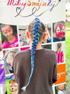 Milujsmějsežij - bezvafest, copánky z kanekelonu