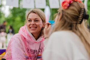 Milujsmějsežij - Bezva fest, malování na obličej