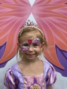 Milujsmějsežij - Den princezen, malování na obličej, korunka