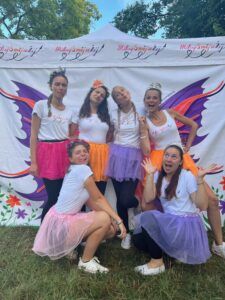 Milujsmějsežij - Den princezen, Miluj tým