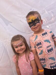 Milujsmějsežij - Den princezen, letní festival, oslava, malování na obličej, batman