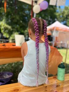 Milujsmějsežij - festáček, copánky z kanekelonu