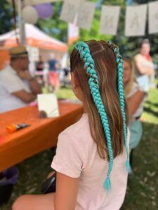 Milujsmějsežij - festáček, modré copánky z kanekelonu