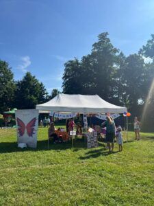 Milujsmějsežij - letní festival, oslava, stan s nabídkou aktivit