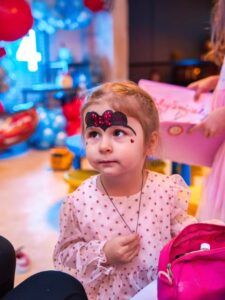 Milujsmějsežij - firemní akce, malování na obličej, Minnie