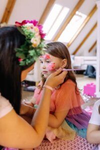 Milujsmějsežij - firemní akce, malování na obličej, květiny