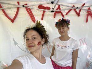 Milujsmějsežij - firemní akce, tým, malování na obličej, čelenky