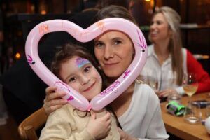 Milujsmějsežij - firemní akce, tvoření z balonků, srdce