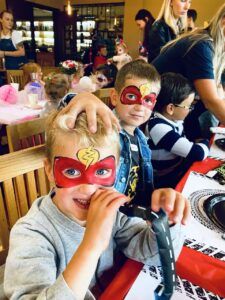 Milujsmějsežij - narozeninové oslavy, dětské oslavy, malování na obličej, Úžasňákovi