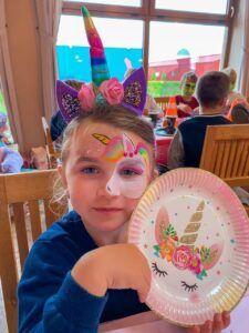 Milujsmějsežij - narozeninové dětské oslavy, malování na obličej, čelenky, jednorožec