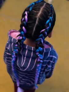 Milujsmějsežij - barevné copánky z kanekelonu