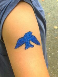 Milujsmějsežij - třpytivé tetování