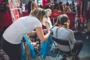 Milujsmějsežij - utubering, festival, pletení copánků